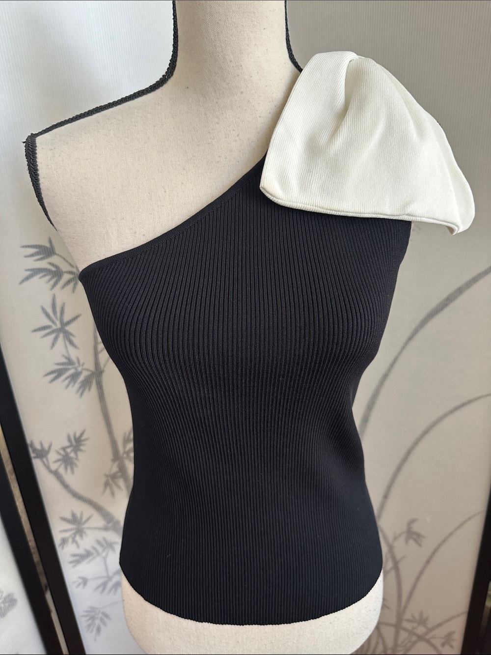 Zara Black One-Shoulder Ribbed Top with Cream Puff Sleeve Accent